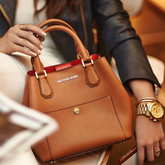 Michael Kors Handbags - Michael Kors Greenwich Saffiano Leather Grab Bag